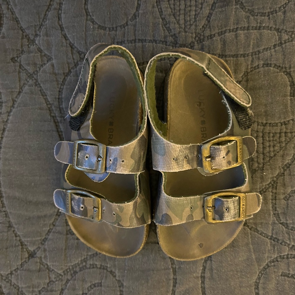 Lucky Brand Kids Camouflage Buckle Sandals